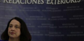 Biden envía a diplomática de confianza a El Salvador ante las destituciones