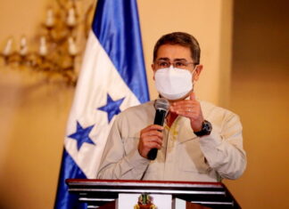 El presidente Hernández, hizo una cita en el IHSS para aplicarse la vacuna AstraZeneca