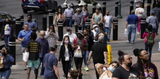 OMS: dejar las mascarillas no sólo depende del nivel de vacunación nacional