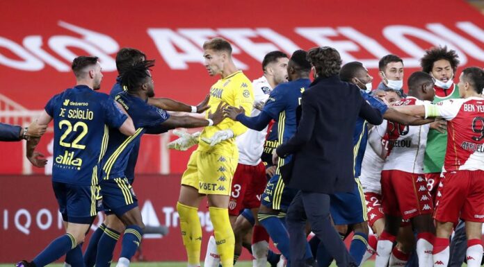 Cinco tarjetas rojas en el partido entre el Mónaco y el Lyon