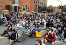 Colombia avanza en diálogo político mientras protestas siguen en las calles