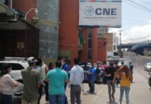Empleados del CNE realizan protestas ante falta de pago de salarios