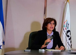 ASJ exige la renuncia de la concejal del CNE, Rixi Moncada por doble moral