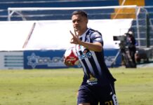 Roger Rojas se convirtió en el máximo goleador hondureño en Costa Rica