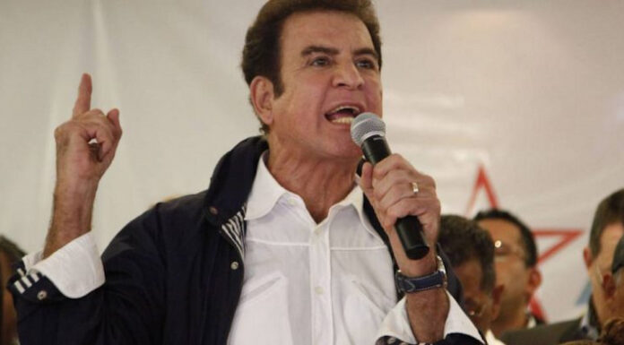 Salvador Nasrralla advierte que los partidos tradicionales venderán el país si llegan de nuevo al poder