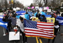 Hondureños protestan frente a la Casa Blanca en Washington exigiendo un nuevo TPS