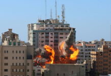 Israel bombardea otra torre en Gaza, sede de la agencia AP y de Al Jazeera