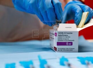 La UE amenaza a AstraZeneca con una penalización de 10 euros por día de retraso en cada dosis de vacuna