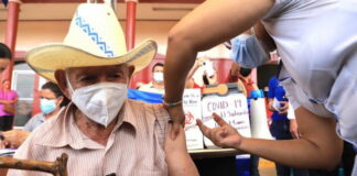 Inicia inmunización de adultos mayores en San José de Colinas, Santa Bárbara con vacunas donadas por El Salvador