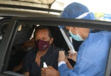 Vacuna contra la COVID-19 a adultos mayores con discapacidad será en su vehículo: Ministra de Salud