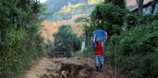 Aldea hondureña sepultada por tormentas comienza a resurgir gracias a la solidaridad