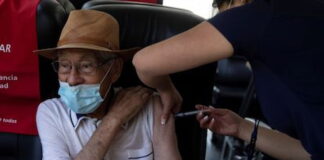 Inicia vacunación anticovid para hondureños mayores de 75 años en autoservicio de San Pedro Sula