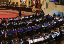 Costa Rica expresa preocupación por destitución de magistrados en El Salvador