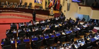 Costa Rica expresa preocupación por destitución de magistrados en El Salvador