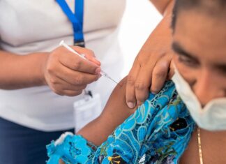 Vacunarse contra la influenza es vital en tiempos de covid, alertan en Perú