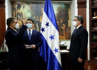 Presidente Hernández juramenta a cuatro nuevos funcionarios