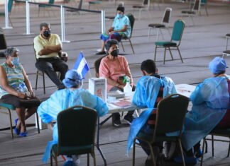 Vacunan contra el Covid-19 a sobrevivientes de cáncer y otras enfermedades en Honduras