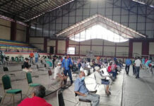 Adultos mayores acuden a centros peatonales de Tegucigalpa para vacunarse contra el Covid-19