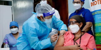 Hasta en julio estarán vacunados el 100% de enfermeros y enfermeras auxiliares contra el Covid-19