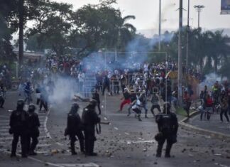 Al menos 16 muertos en protestas de Colombia, según la Defensoría del Pueblo