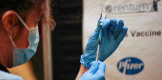 Pfizer asegura que su vacuna es más eficaz en adolescentes de 12 a 15 años