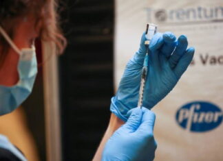 Pfizer asegura que su vacuna es más eficaz en adolescentes de 12 a 15 años