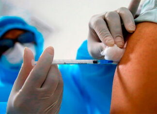 Inoculan a estudiantes de medicina en Tegucigalpa