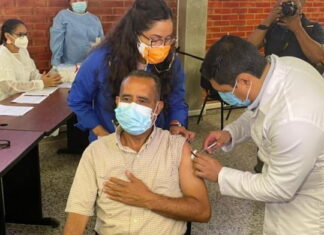Inicia la jornada de vacunación anticovid para periodistas de la zona norte