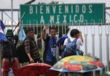 Interceptan a 108 migrantes, entre ellos hondureños, hacinados en un autobús en el sur de México