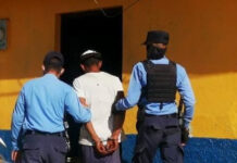 Dos sujetos son detenidos en flagrancia por tráfico de droga y porte ilegal de arma