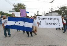 Desalojan con gas lacrimógeno a manifestantes en Chamelecón