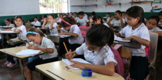 Es urgente retornar a clases semipresenciales asegura el ministro de educación Arnaldo Bueso