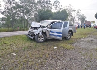 Una persona muerta y varios heridos deja colisión entre pick-up y carro del Estado en la CA-5