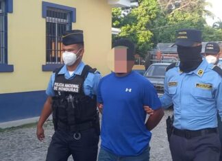 Por femicidio agravado, homicidio y otros delitos agentes preventivos detienen a un ciudadano en Atlántida