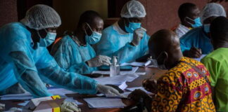 La OMS declara el fin de la epidemia del ébola en Guinea
