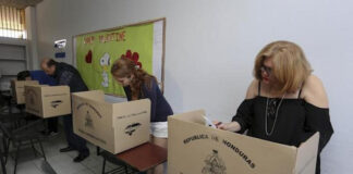 Hondureños radicados en EE. UU. ven como una burla el plan para el registro electoral