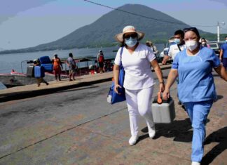 Maestros, lancheros y adultos mayores se vacunan sin ningún problema en Coyolito