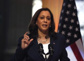 Kamala Harris suaviza su mensaje hacia los solicitantes de asilo tras su gira