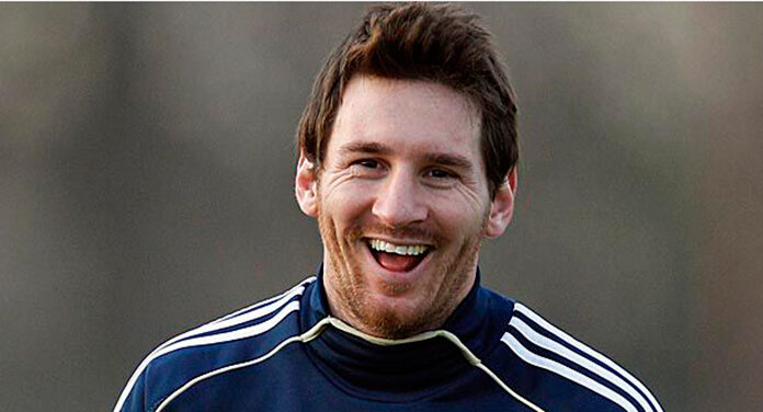 Messi festeja su cumpleaños número 34 entre risas y regalos de sus compañeros