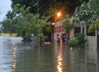 Lluvias dejan calles inundadas en zona norte de Honduras