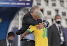 Neymar, emocionado tras marcar con Brasil: «Han sido dos años bien difíciles»