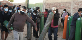 La desesperación por conseguir oxígeno medicinal ahoga al centro de Bolivia