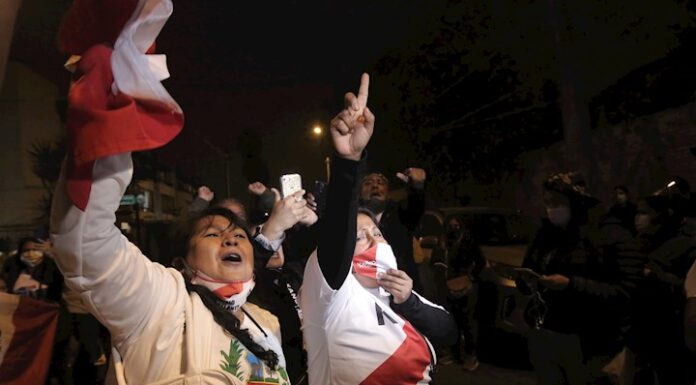 Fujimori arriba de Castillo pero en empate técnico, según el boca de urna