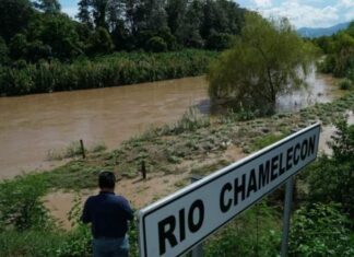 La crecida del río Chamlecón deja incomunicadas a varias comunidades de la zona norte