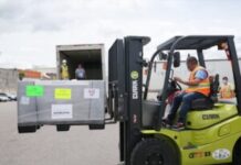 Llega segundo lote de 86,400 dosis de vacunas de la entrega de 204 mil que se completan mañana. Son de AstraZeneca para el IHSS.