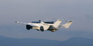 El primer auto volador completa un viaje entre dos ciudades en un lapso de 35 minutos