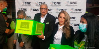 Seis partidos minoritarios entregaron hoy sus planillas al CNE, en el último día para realizar este trámite