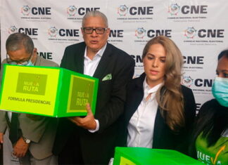 Seis partidos minoritarios entregaron hoy sus planillas al CNE, en el último día para realizar este trámite