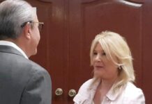 Condenan a 10 años de cárcel a la esposa del expresidente Saca en El Salvador