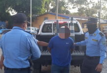 Por feminicidio agravado, homicidio y otros delitos agentes preventivos capturan a un ciudadano en Atlántida